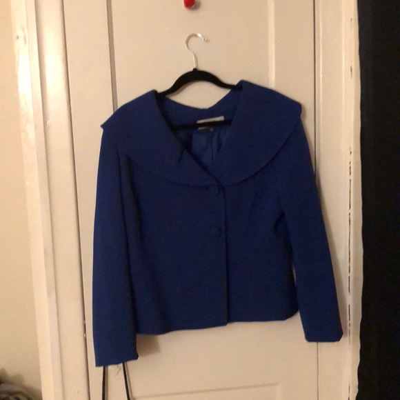 Suit - Picture 3 of 3